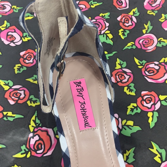 Betsey Johnson Ivee sandal block heel NEW WITH BOX - Picture 4 of 5